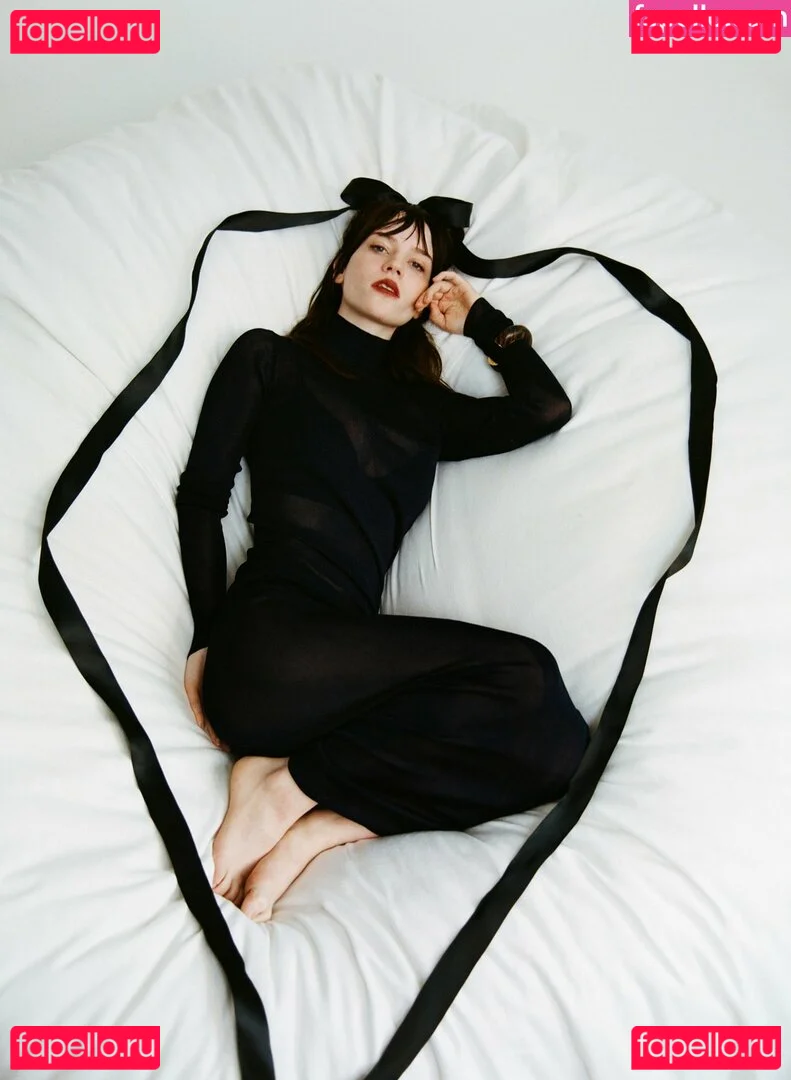 Sophie Thatcher Onlyfans Photo Gallery 