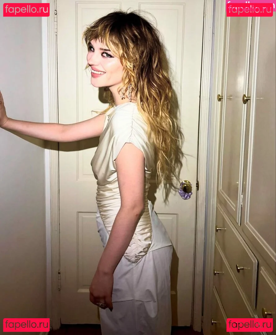 Sophie Thatcher Onlyfans Photo Gallery 