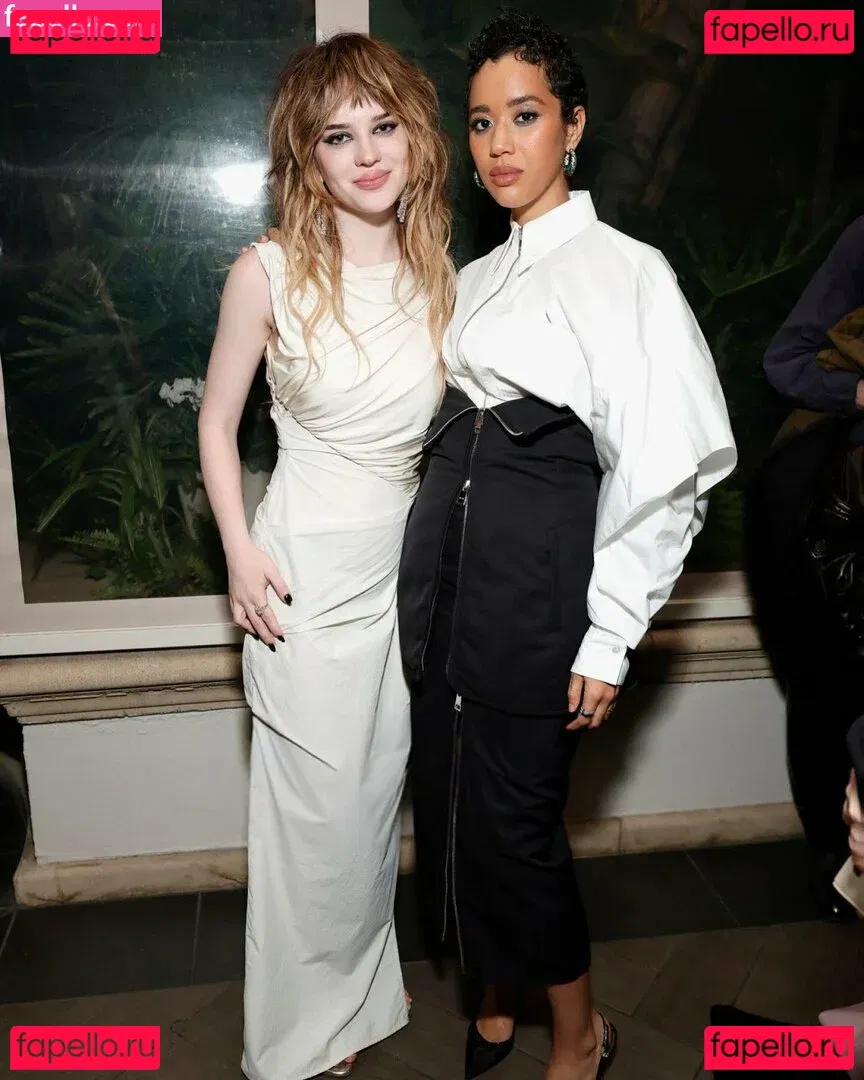 Sophie Thatcher Onlyfans Photo Gallery 