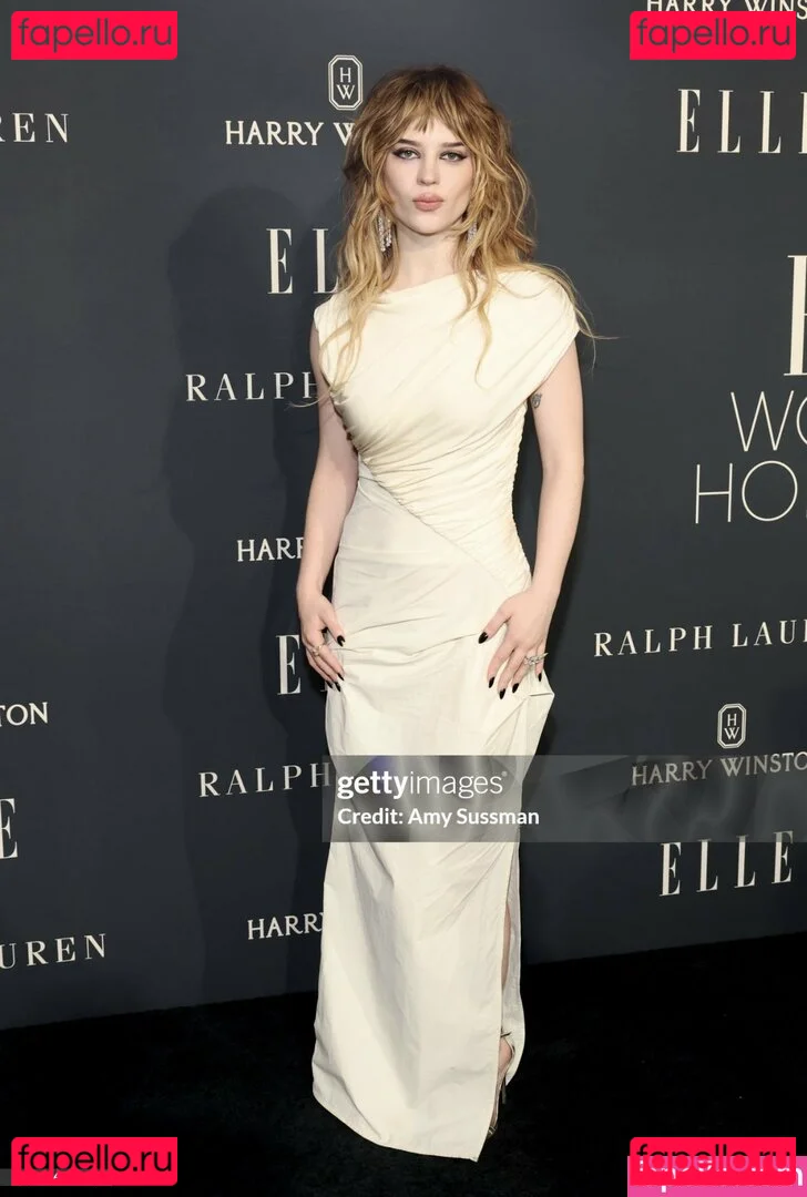 Sophie Thatcher Onlyfans Photo Gallery 