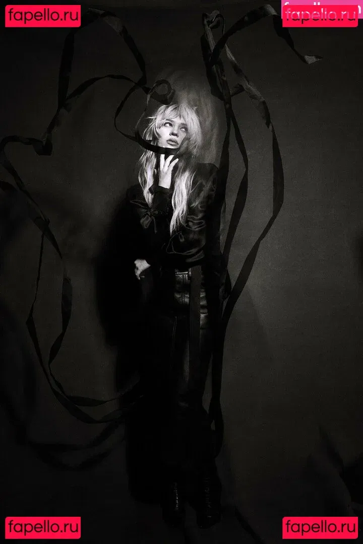 Sophie Thatcher Onlyfans Photo Gallery 