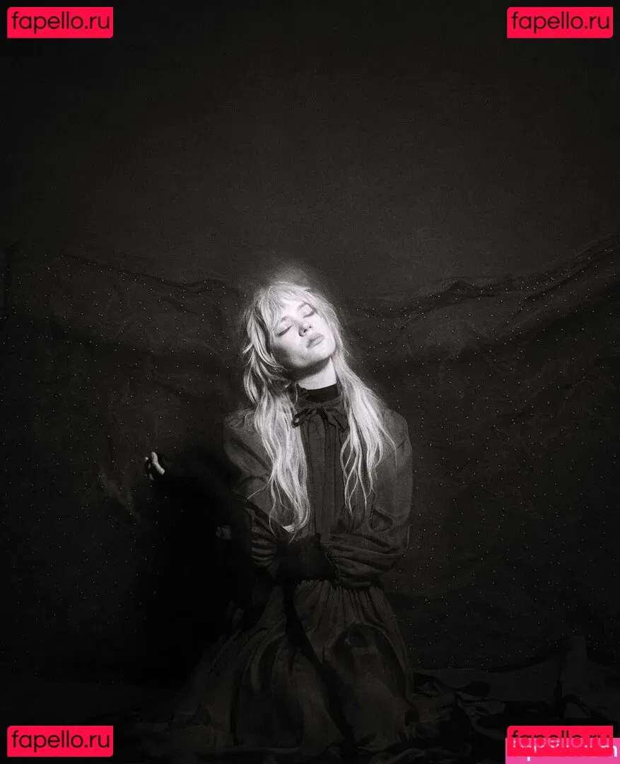 Sophie Thatcher Onlyfans Photo Gallery 