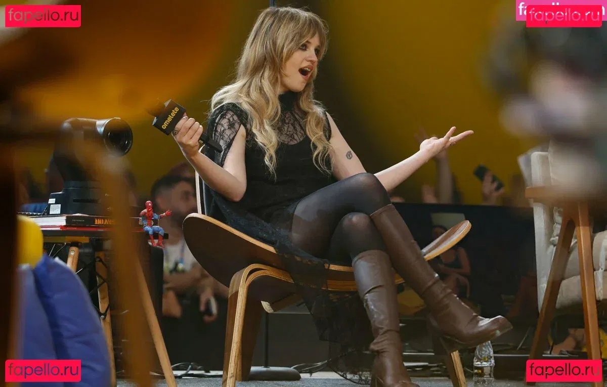 Sophie Thatcher Onlyfans Photo Gallery 