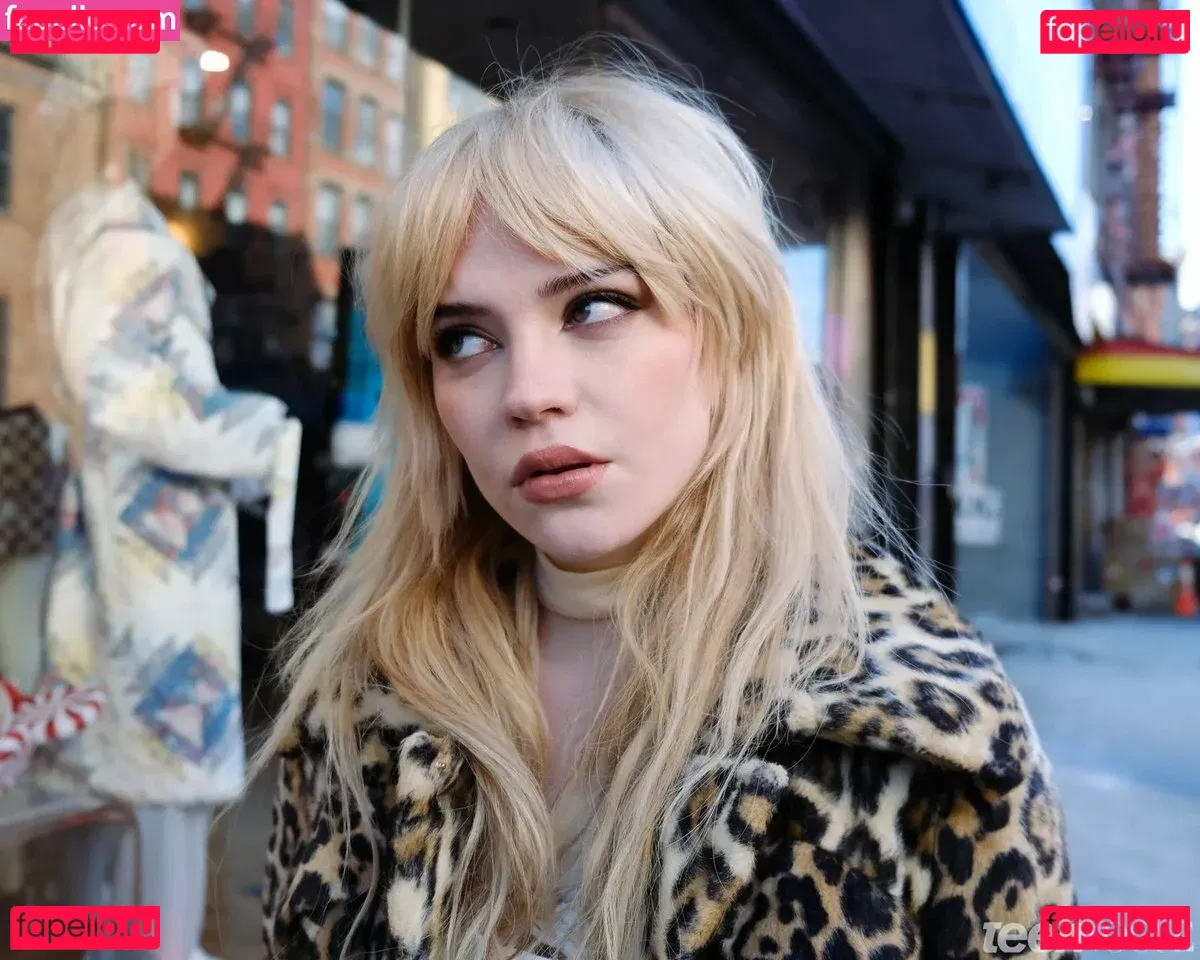 Sophie Thatcher Onlyfans Photo Gallery 