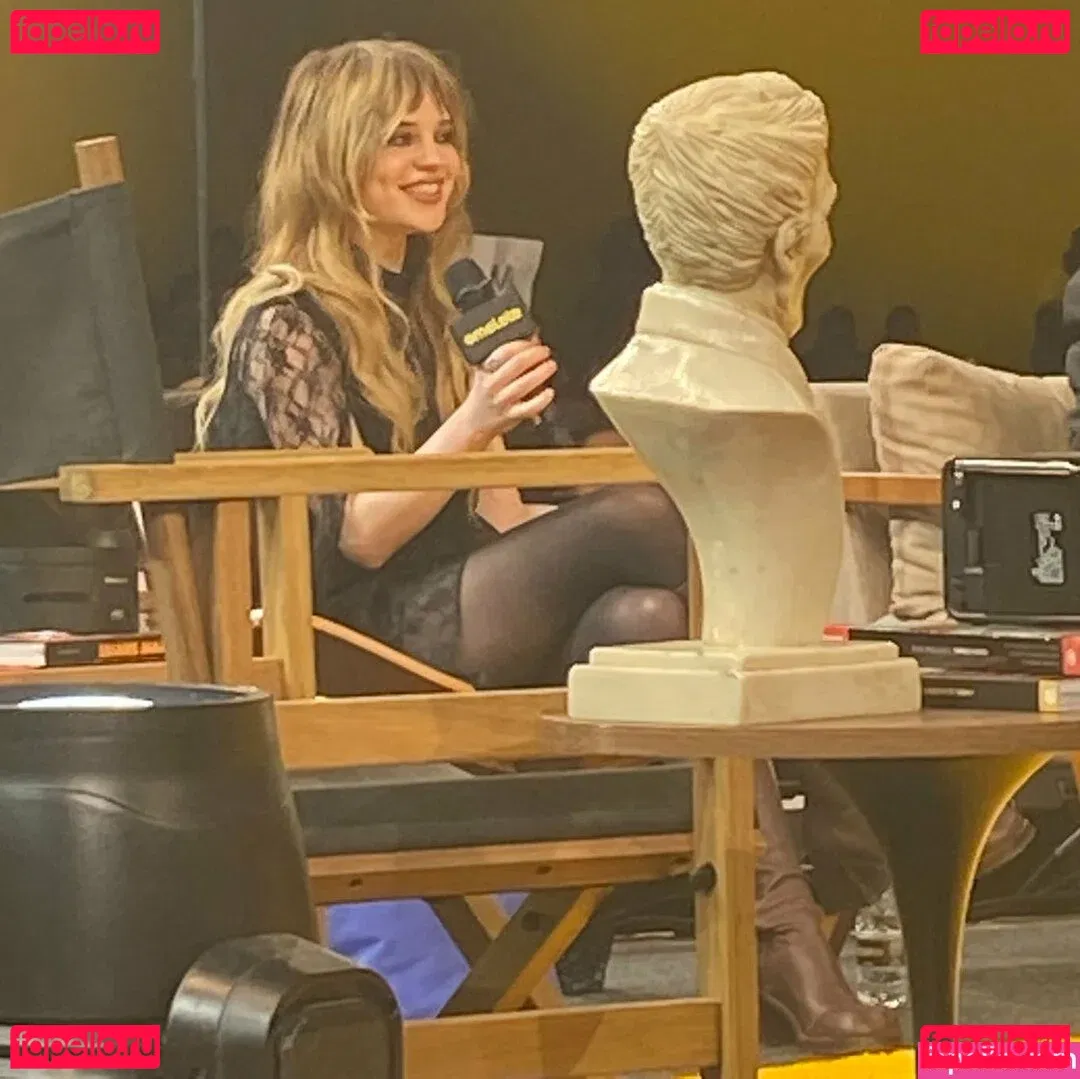 Sophie Thatcher Onlyfans Photo Gallery 