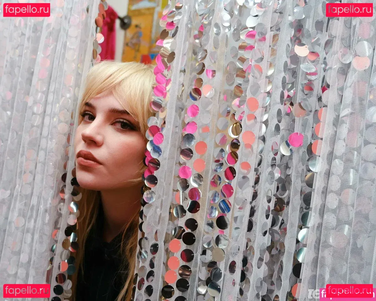 Sophie Thatcher Onlyfans Photo Gallery 