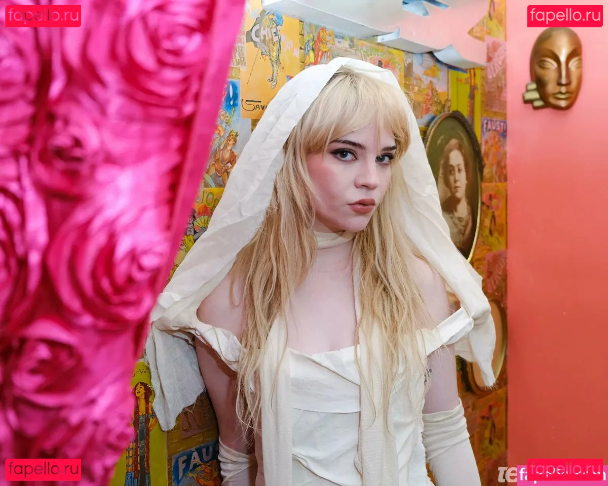 Sophie Thatcher Onlyfans Photo Gallery 