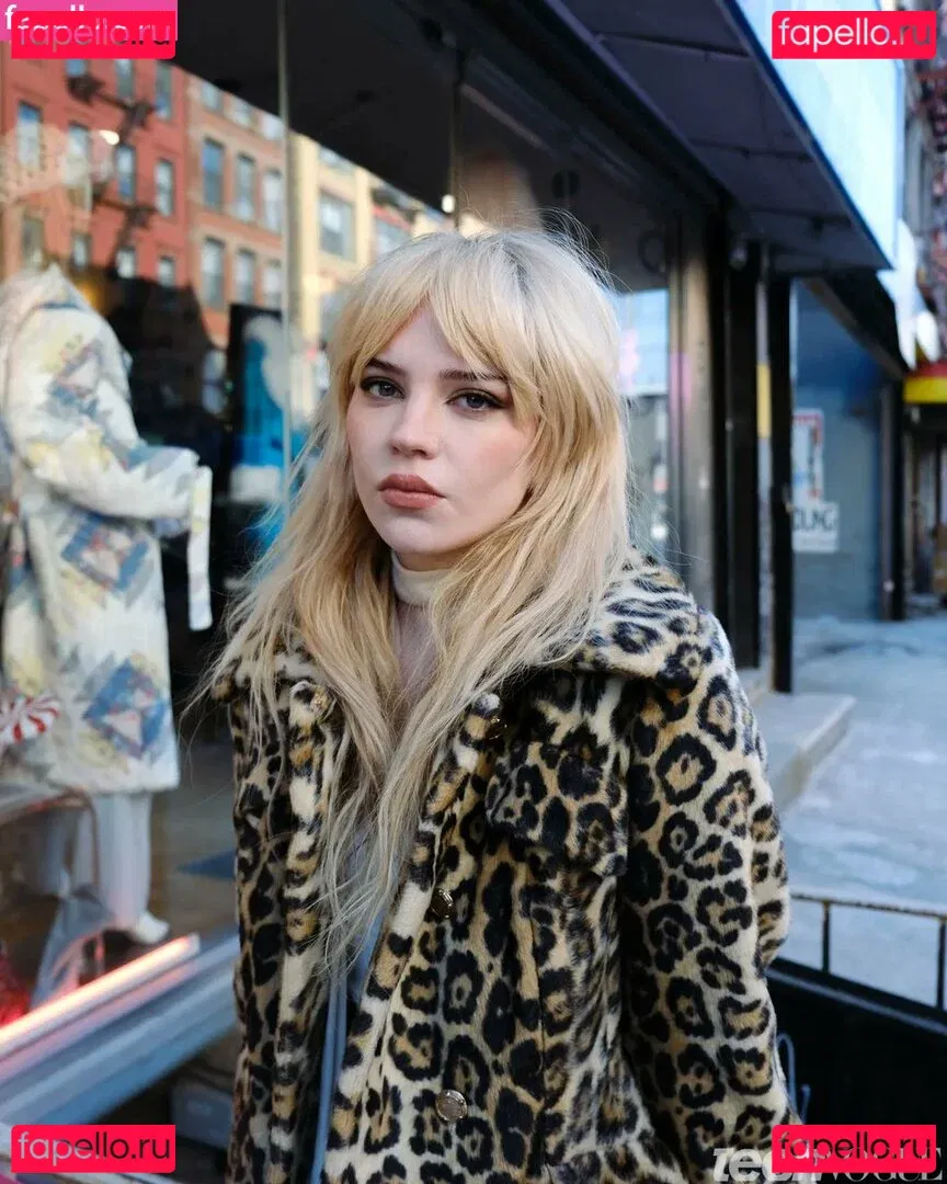 Sophie Thatcher Onlyfans Photo Gallery 