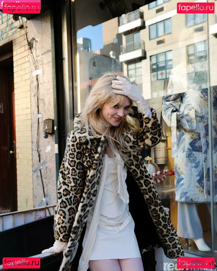 Sophie Thatcher Onlyfans Photo Gallery 