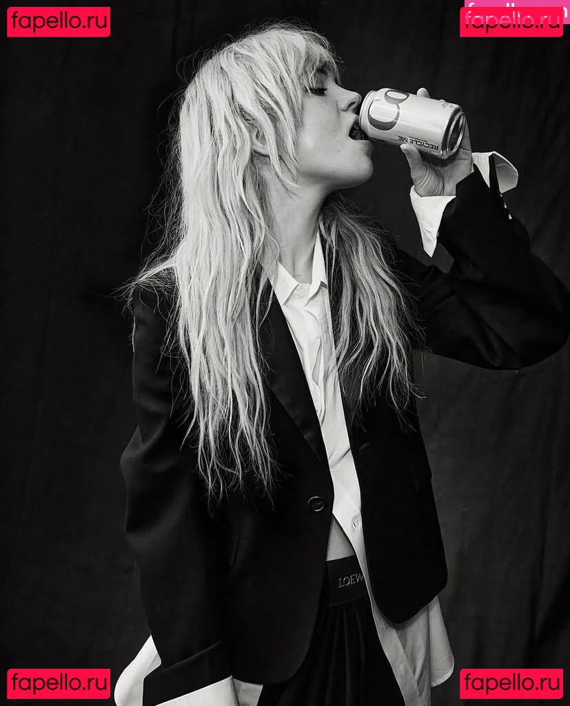 Sophie Thatcher Onlyfans Photo Gallery 