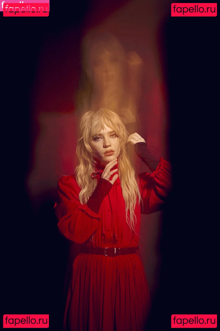 Sophie Thatcher Onlyfans Photo Gallery 