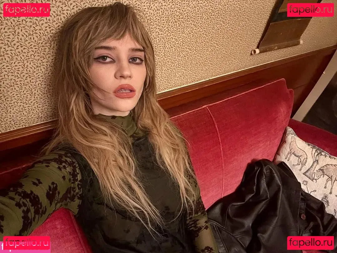 Sophie Thatcher Onlyfans Photo Gallery 