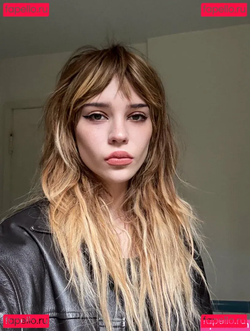 Sophie Thatcher Onlyfans Photo Gallery 