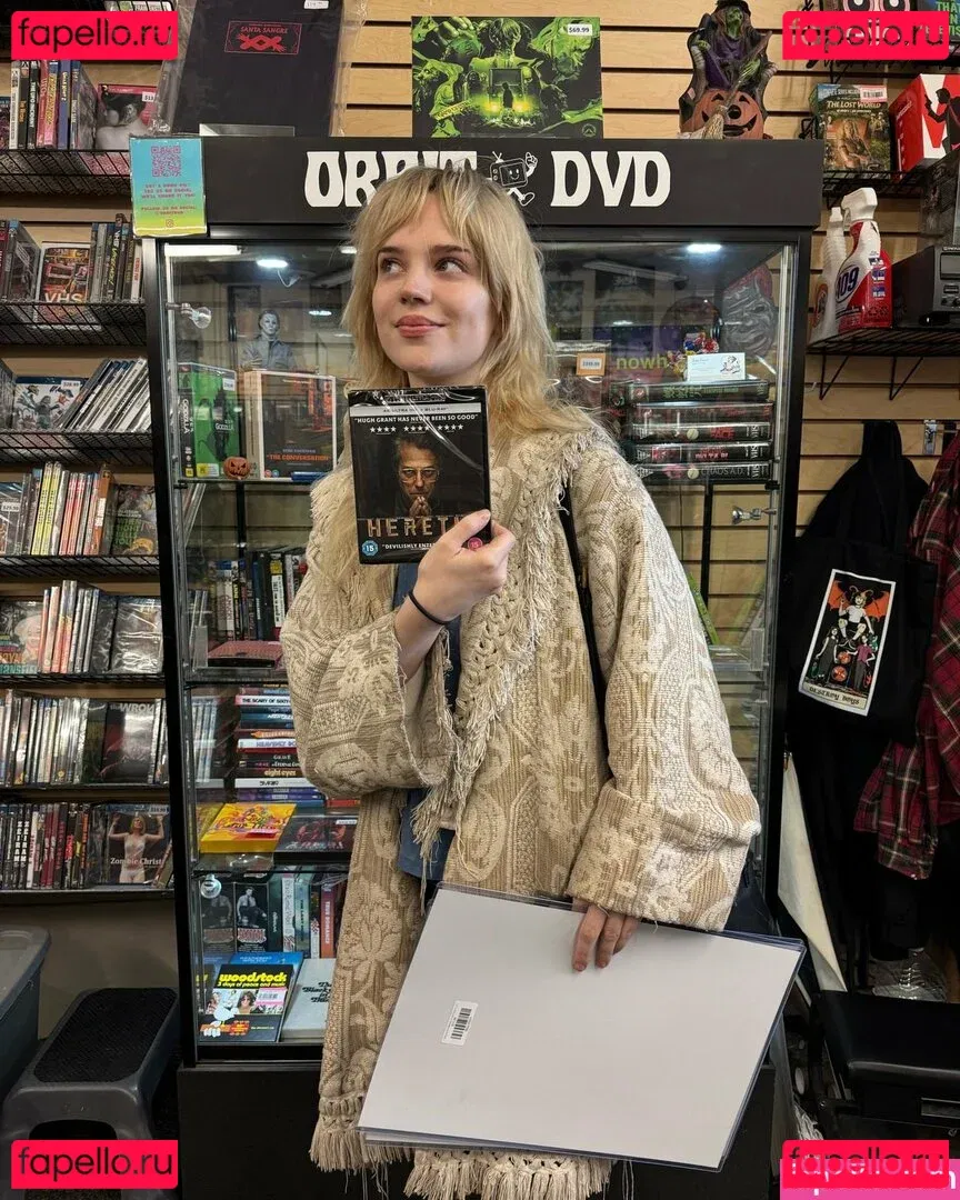 Sophie Thatcher Onlyfans Photo Gallery 