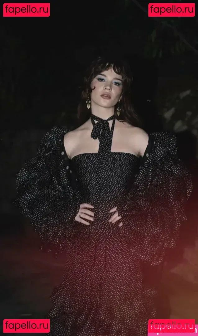 Sophie Thatcher Onlyfans Photo Gallery 