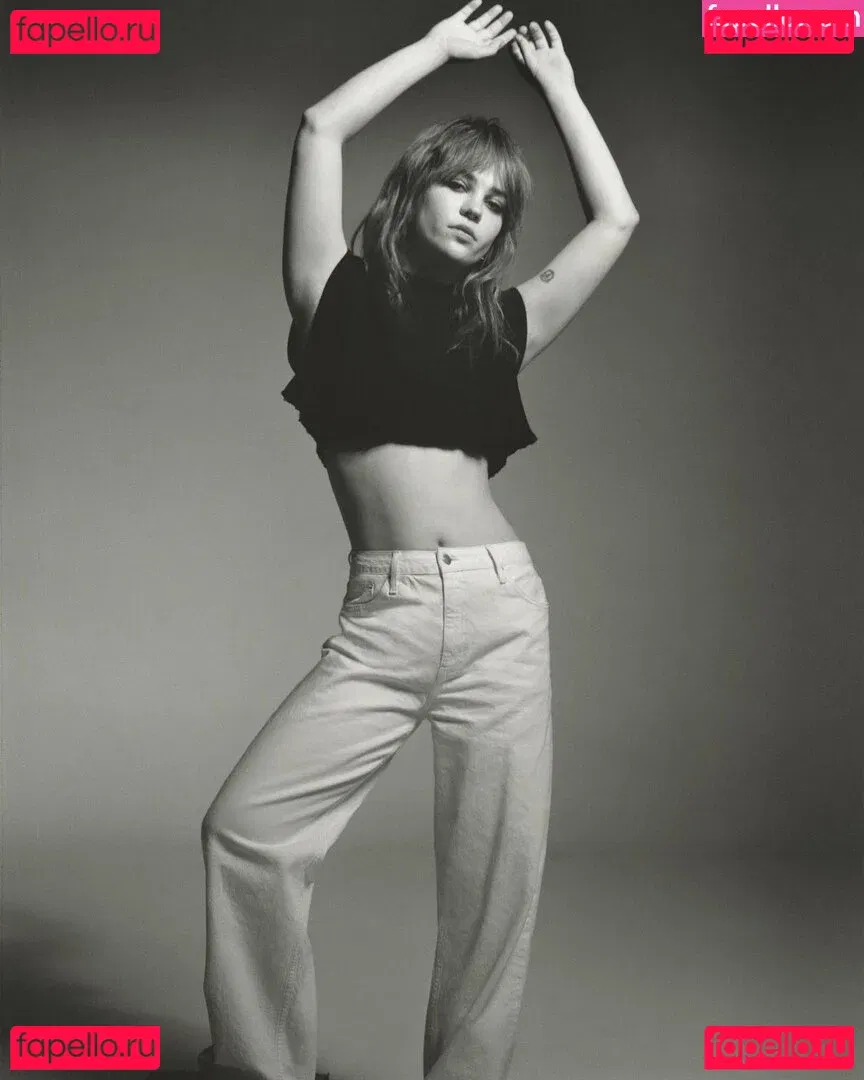 Sophie Thatcher Onlyfans Photo Gallery 