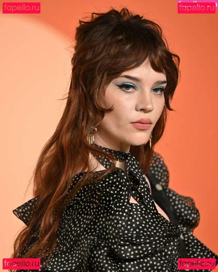 Sophie Thatcher Onlyfans Photo Gallery 