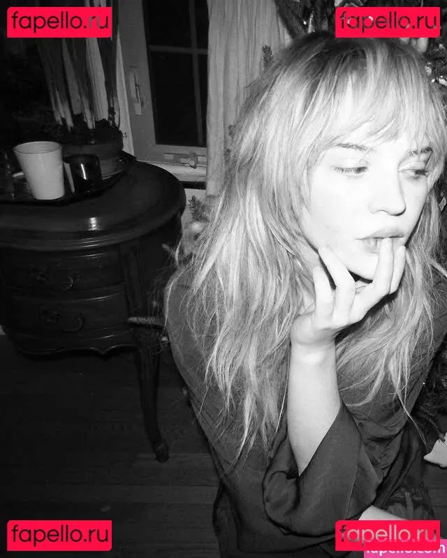 Sophie Thatcher Onlyfans Photo Gallery 