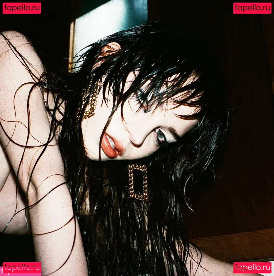 Sophie Thatcher Onlyfans Photo Gallery 