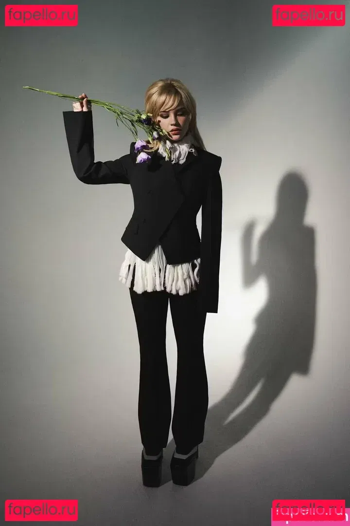 Sophie Thatcher Onlyfans Photo Gallery 