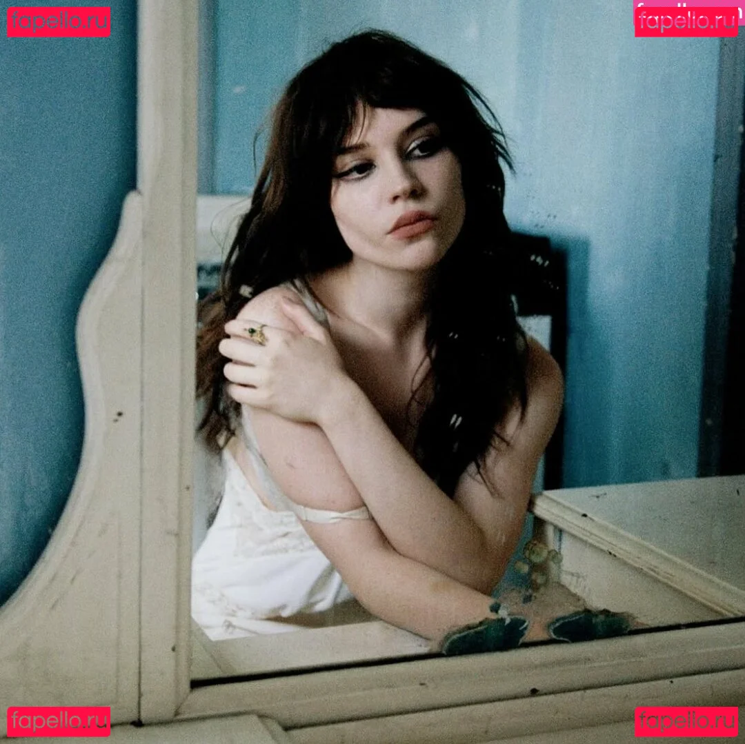 Sophie Thatcher Onlyfans Photo Gallery 