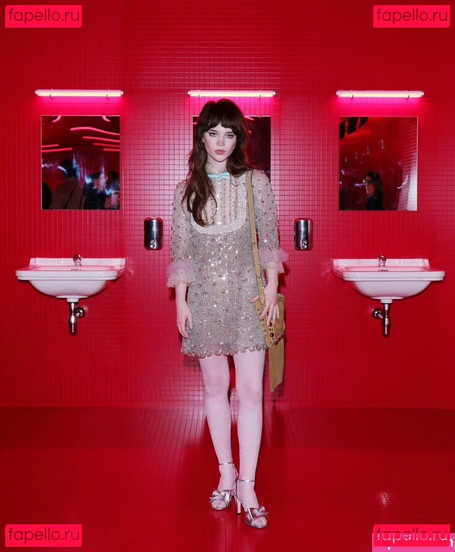 Sophie Thatcher Onlyfans Photo Gallery 