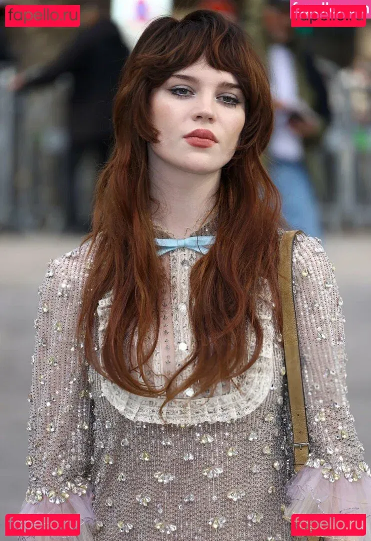 Sophie Thatcher Onlyfans Photo Gallery 