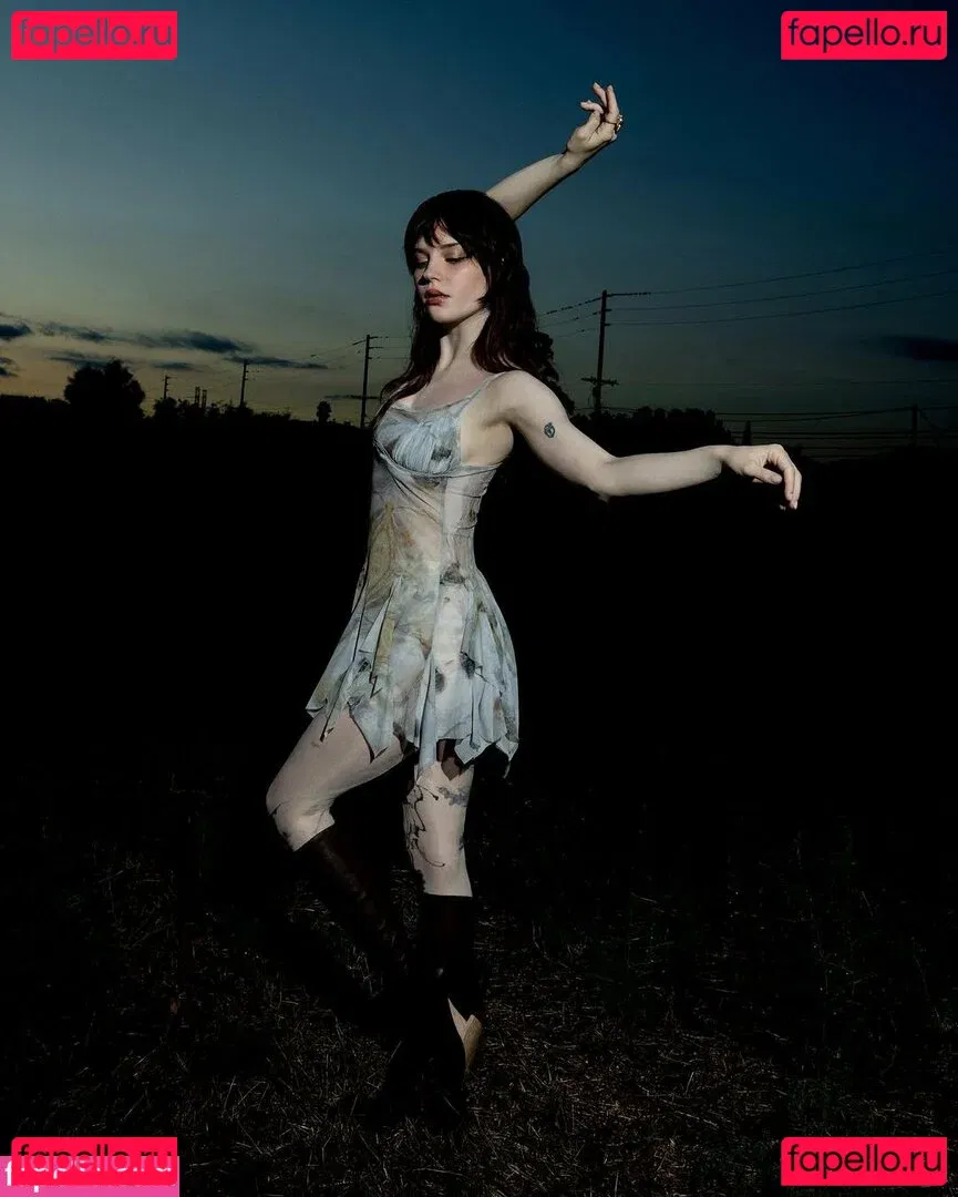 Sophie Thatcher Onlyfans Photo Gallery 