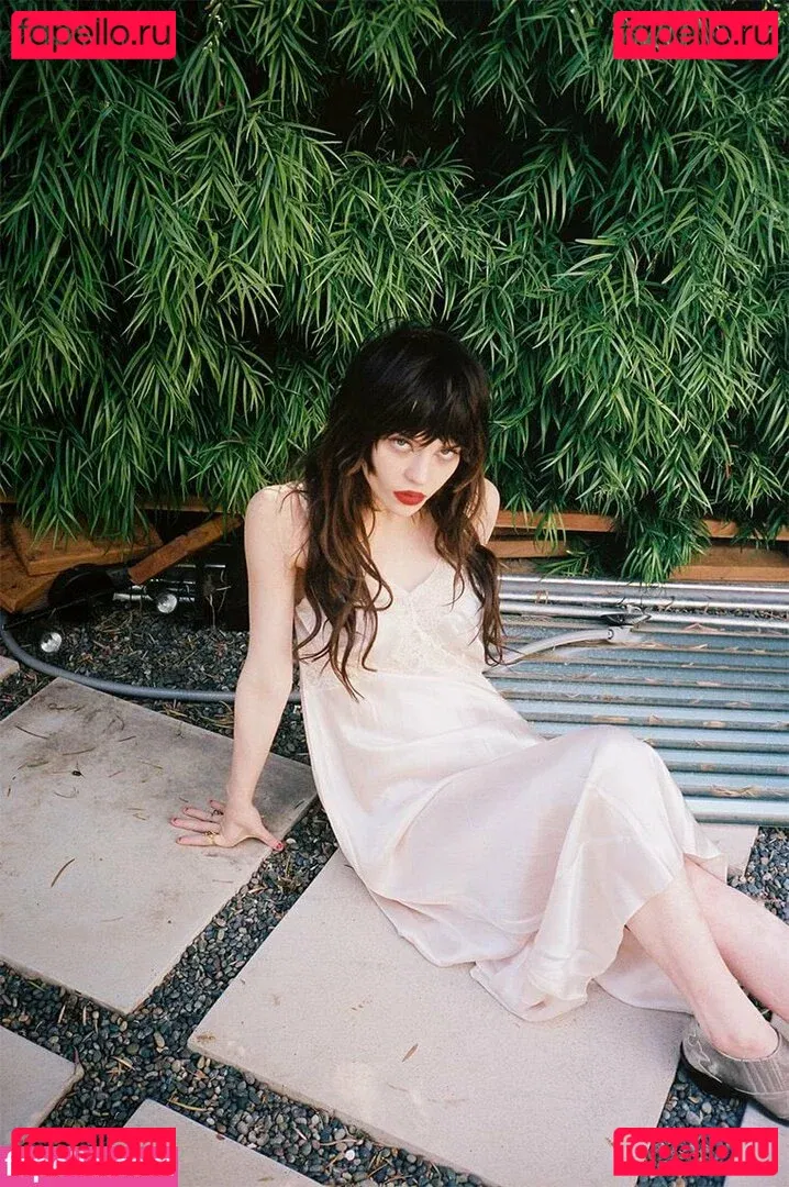 Sophie Thatcher Onlyfans Photo Gallery 