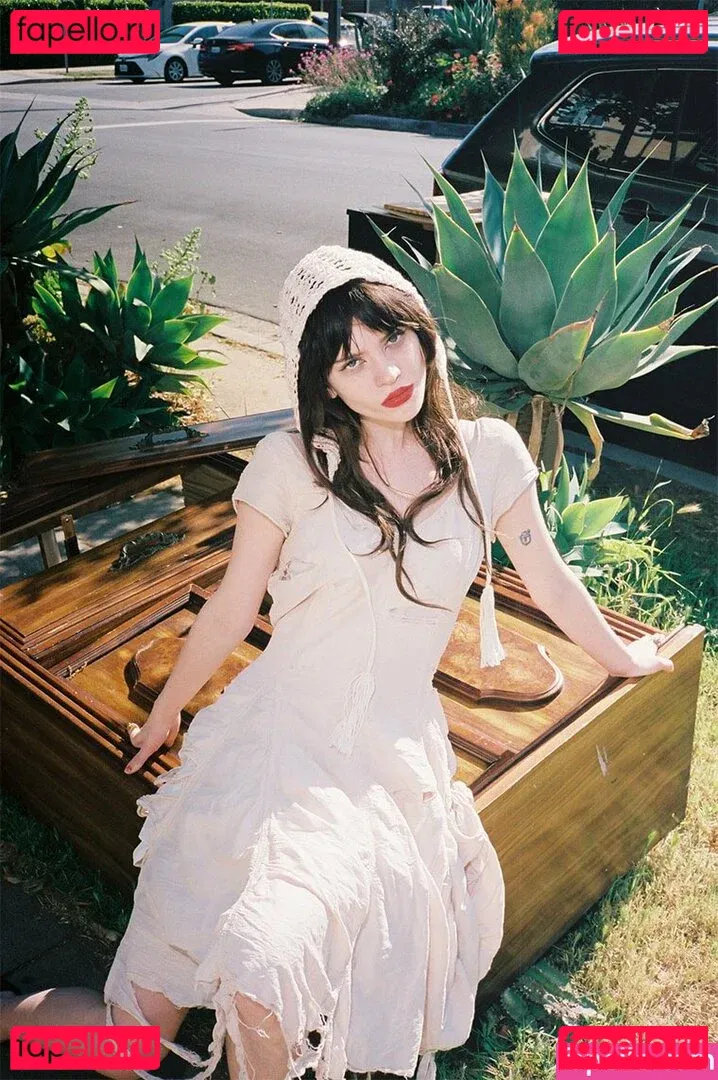 Sophie Thatcher Onlyfans Photo Gallery 