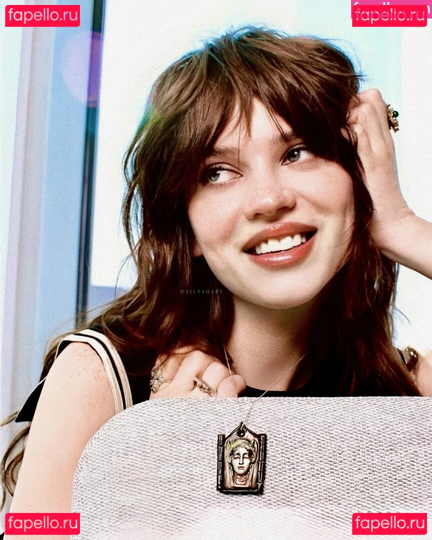 Sophie Thatcher Onlyfans Photo Gallery 