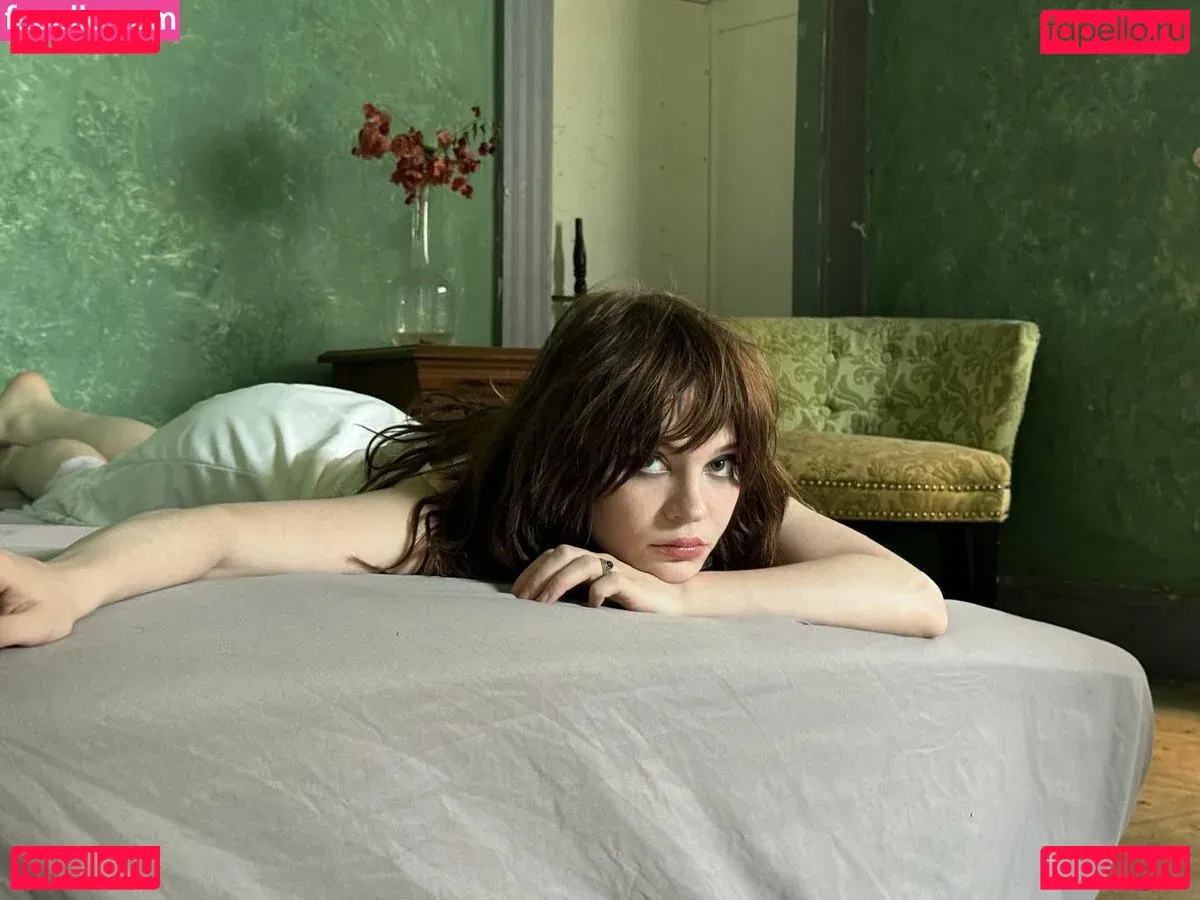 Sophie Thatcher Onlyfans Photo Gallery 