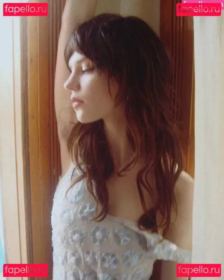 Sophie Thatcher Onlyfans Photo Gallery 