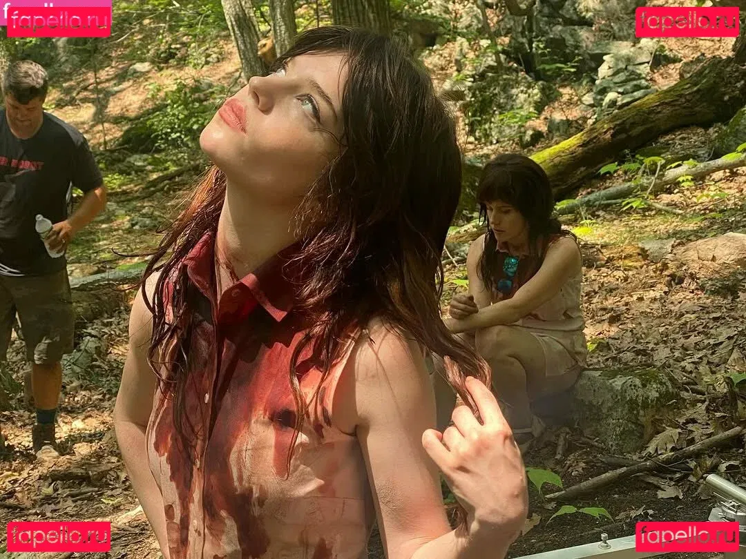 Sophie Thatcher Onlyfans Photo Gallery 