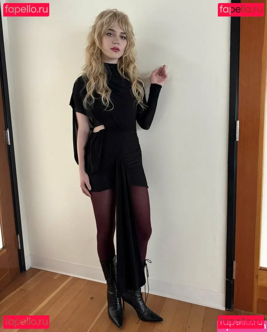 Sophie Thatcher Onlyfans Photo Gallery 