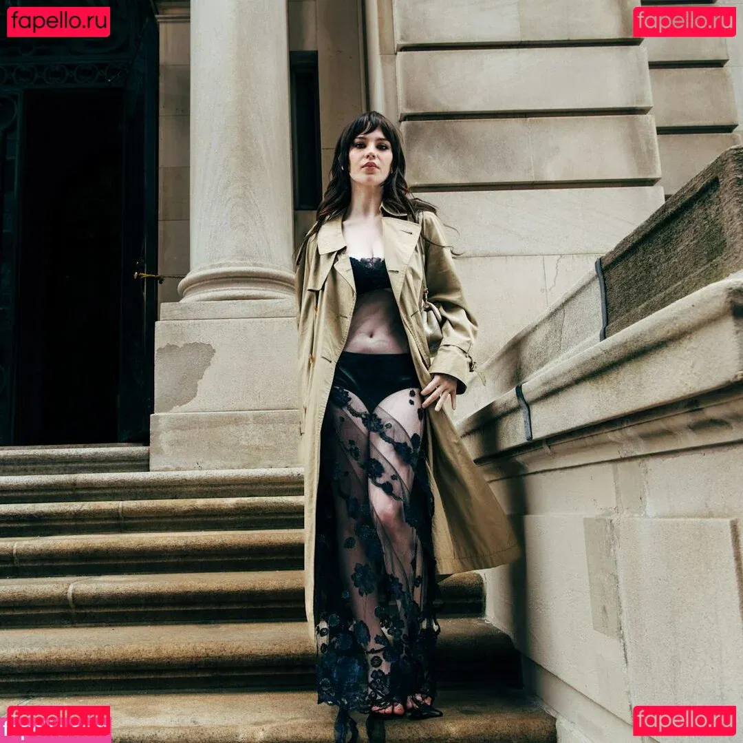 Sophie Thatcher Onlyfans Photo Gallery 