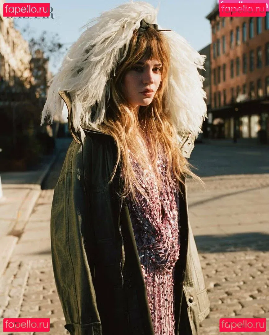 Sophie Thatcher Onlyfans Photo Gallery 