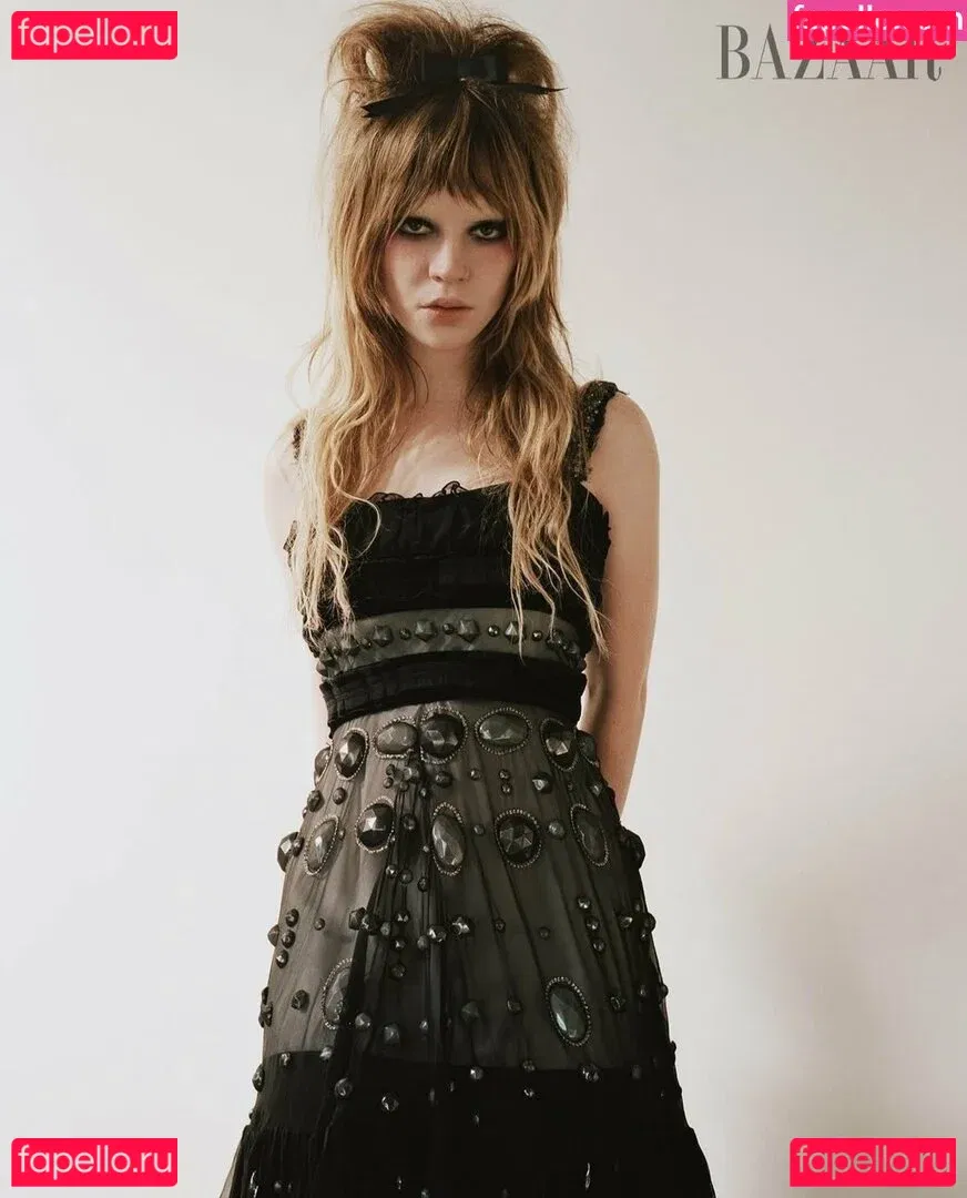 Sophie Thatcher Onlyfans Photo Gallery 