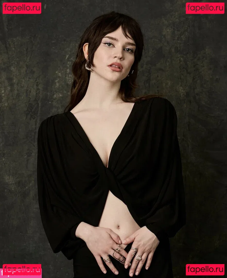 Sophie Thatcher Onlyfans Photo Gallery 