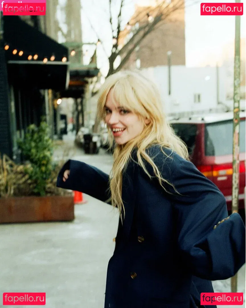 Sophie Thatcher Onlyfans Photo Gallery 