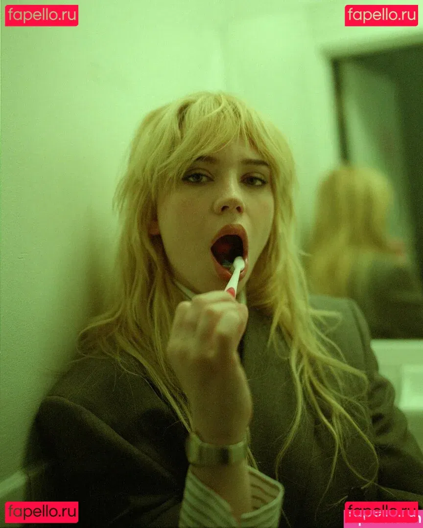 Sophie Thatcher Onlyfans Photo Gallery 