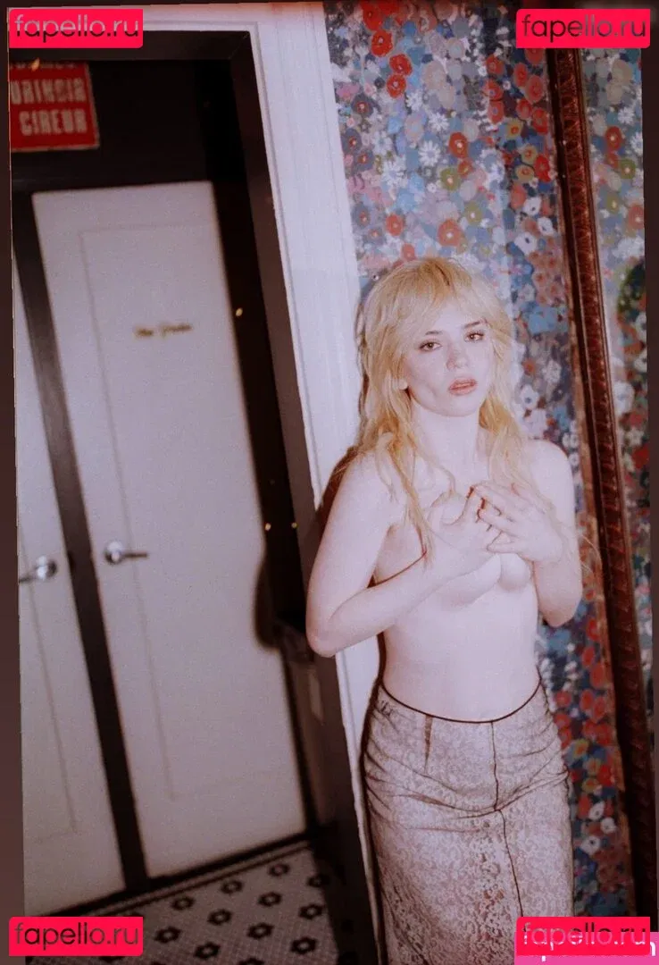 Sophie Thatcher Onlyfans Photo Gallery 