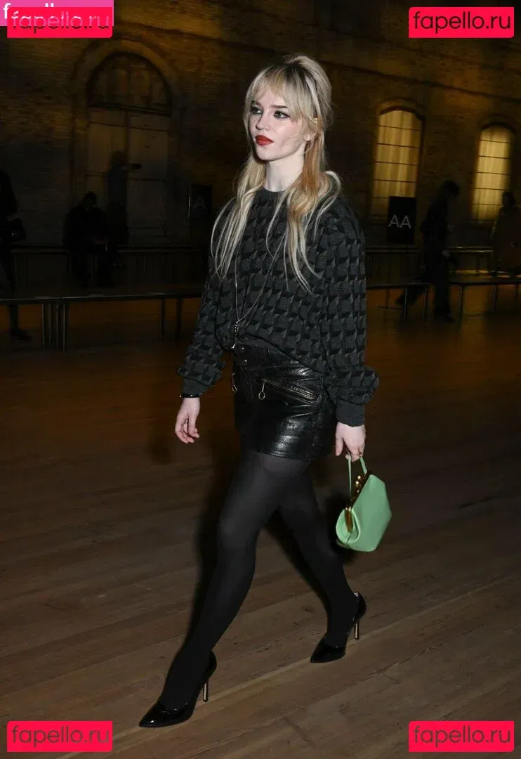 Sophie Thatcher Onlyfans Photo Gallery 