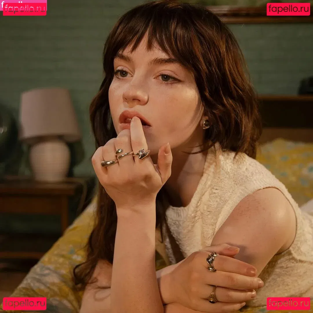 Sophie Thatcher Onlyfans Photo Gallery 