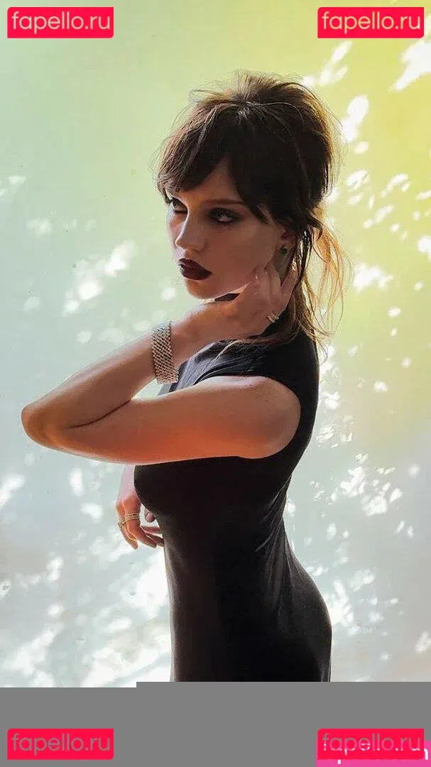 Sophie Thatcher Onlyfans Photo Gallery 