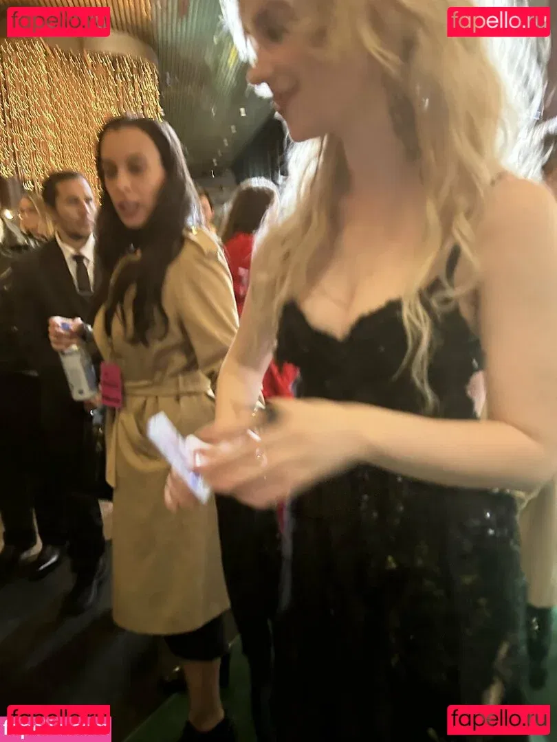 Sophie Thatcher Onlyfans Photo Gallery 