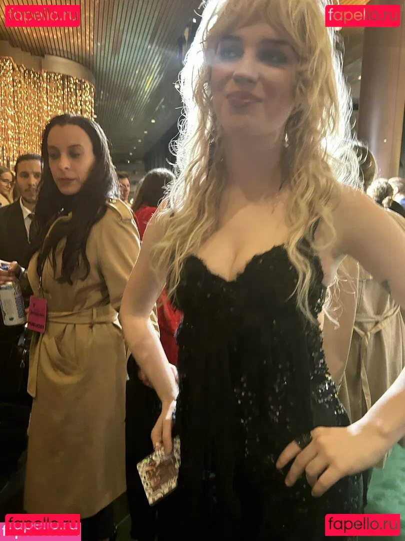 Sophie Thatcher Onlyfans Photo Gallery 