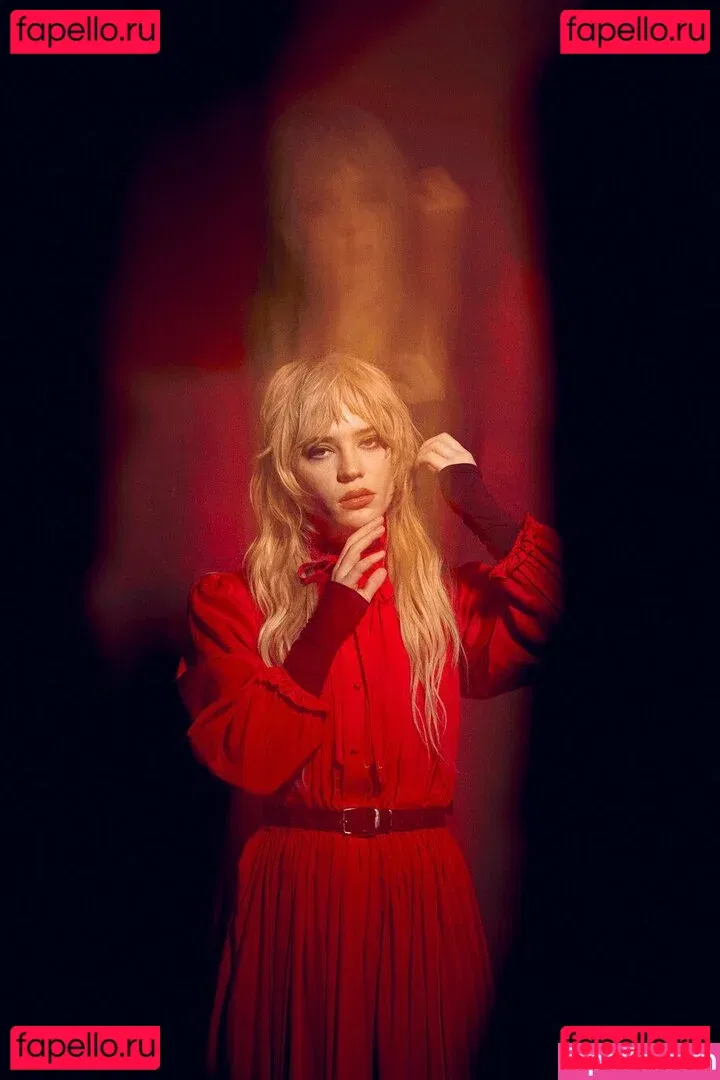 Sophie Thatcher Onlyfans Photo Gallery 