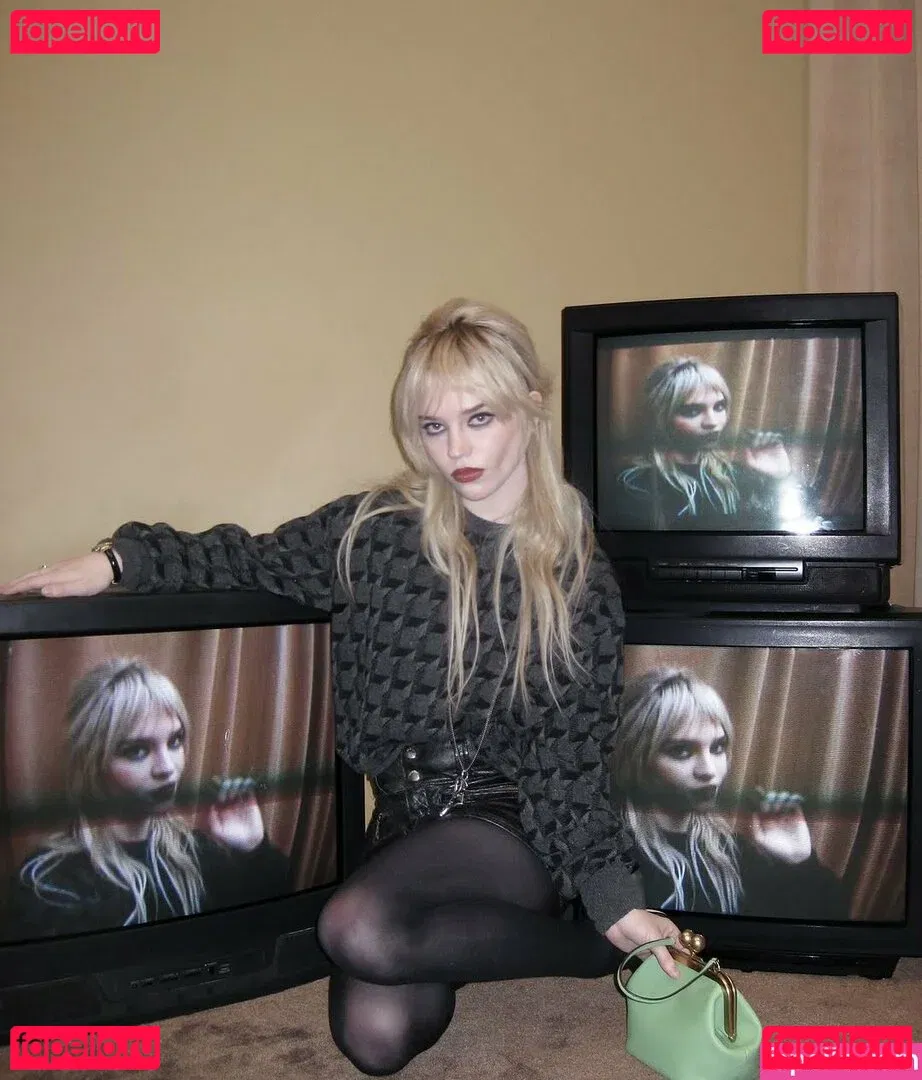 Sophie Thatcher Onlyfans Photo Gallery 