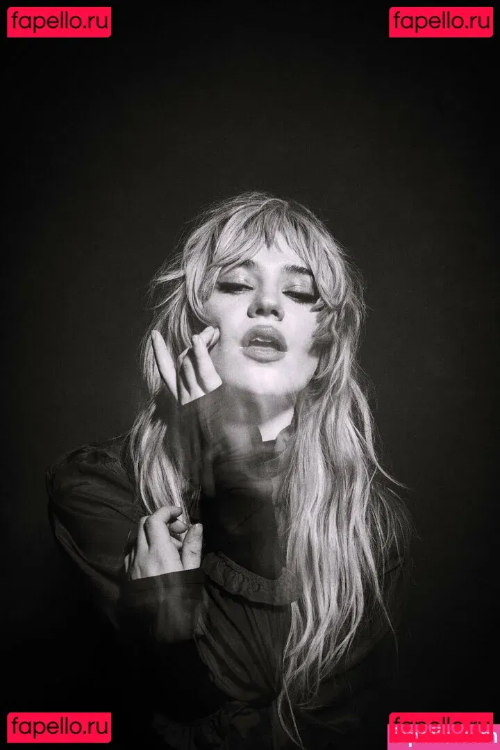 Sophie Thatcher Onlyfans Photo Gallery 